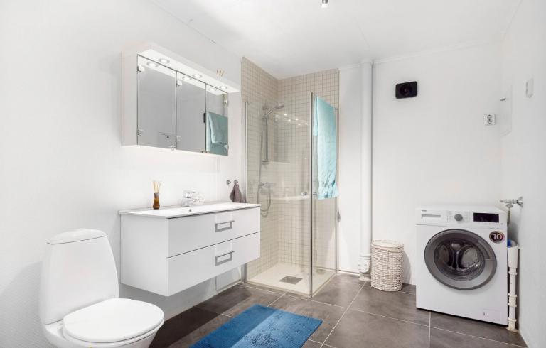 Lyst og romslig bad.